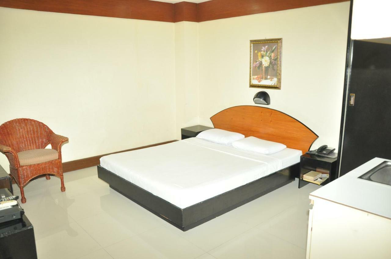 Paragon Suites Cebu Exteriör bild